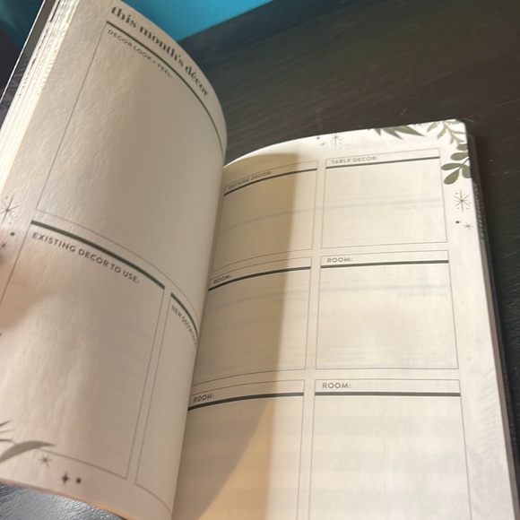 Erin Condren Winter 2021 Exclusive Holiday Petite Planner - Picture 6 of 7